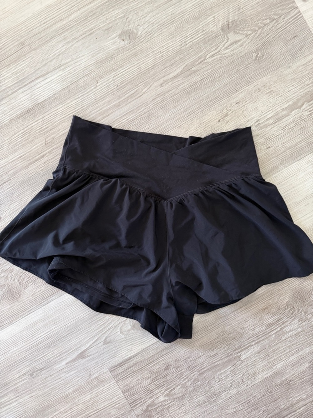 aerie Black Flowy Athletic Skort with V-Waistband